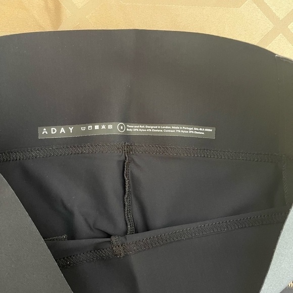 Aday Throw and Roll Leggings Black Full Length Size Small - Picture 4 of 7